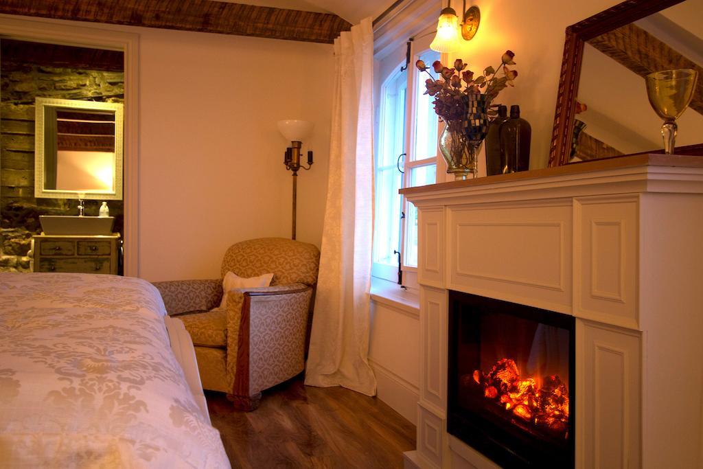 Les Ancetres Auberge & Restaurant St-Pierre-de-l'Île-d'Orléans Kamer foto