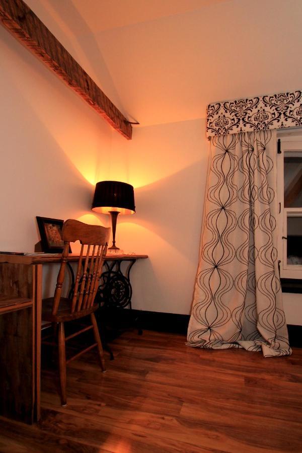 Les Ancetres Auberge & Restaurant St-Pierre-de-l'Île-d'Orléans Kamer foto